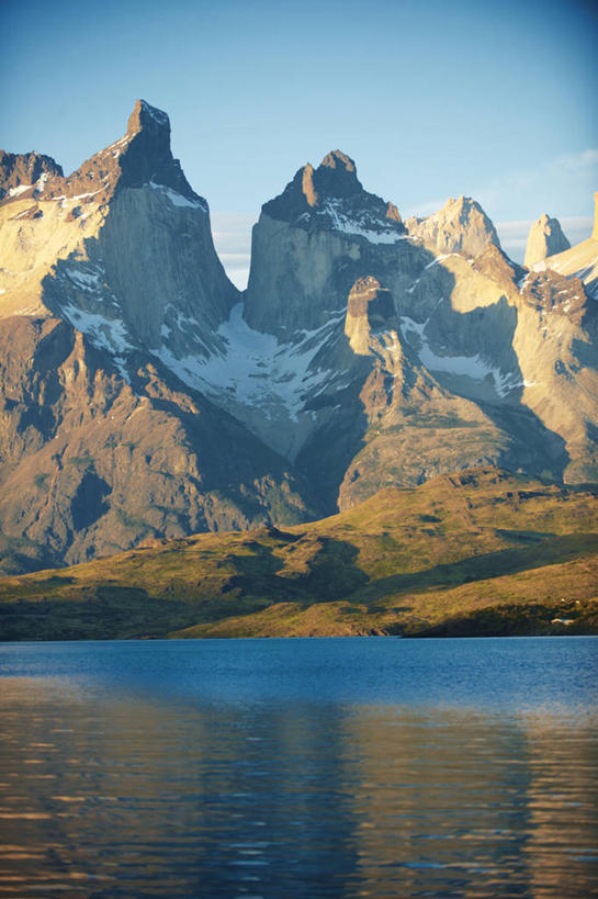 无人,竖图,室外,白天,旅游,度假,湖,美景,山,雪山,智利,地形,景观,宏伟,娱乐,风景,自然,享受,休闲,景色,放松,摄影,宁静,拉丁美洲,岩层,自然风光,巴塔哥尼亚,百内国家公园,岩石,彩图,澎湖