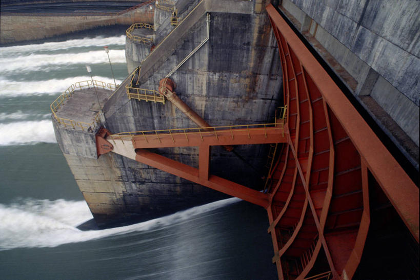 无人,栏杆,横图,俯视,室外,白天,旅游,度假,河流,美景,水,建筑,巴西,环保,金属,地形,景观,流水,娱乐,水坝,自然,享受,休闲,景色,南美,放松,摄影,能源,宁静,回收,资源,南美洲,拉丁美洲,自然风光,美洲,利用,低碳,循环,巴西联邦共和国,亚美利加洲,南亚美利加洲,水力发电,持续,巴拉那,巴拉那州,彩图,高角度拍摄,伊泰普水坝