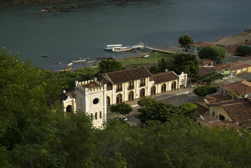 无人,横图,俯视,室外,白天,河流,水,城市,建筑,街道,船,车站,巴西,停靠,屋顶,人行道,站台,历史,月台,树,南美,摄影,宁静,拉丁美洲,停泊,树梢,水虎鱼,阿拉戈斯,巴西文化,彩图,高角度拍摄