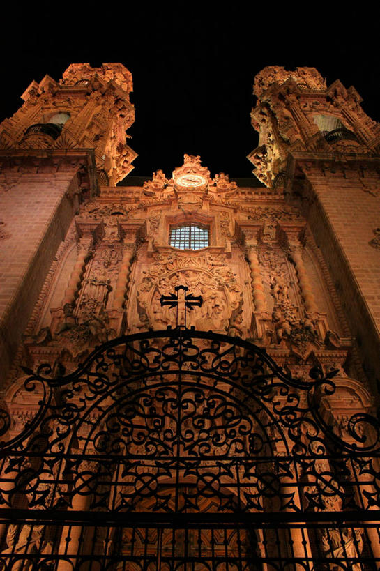 无人,竖图,室外,夜晚,正面,仰视,城市,建筑,墨西哥,十字形,大门,钟楼,摄影,宁静,照亮,北美,基督教,拉丁美洲,18世纪,格雷罗,墨西哥文化,彩图,低角度拍摄,传统文化