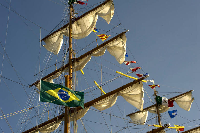 无人,横图,室外,白天,仰视,船,旗帜,国旗,巴西,吊挂,悬挂,挂,南美,运输,摄影,部分,拉丁美洲,里约热内卢,身份,里约热内卢州,帆樯,桅竿,巴西文化,彩图,低角度拍摄,巴西国旗,帆柱,传动装置