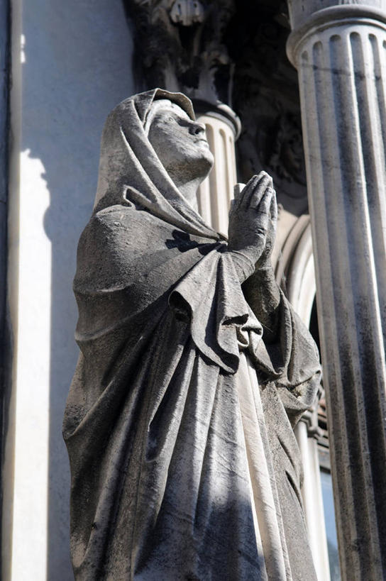 无人,竖图,黑白,特写,白天,建筑,雕塑,阿根廷,阴影,柱子,首都,祈祷,墓地,安静,摄影,宗教,死亡,坟墓,陵墓,基督教,布宜诺斯艾利斯,万神殿,彩图