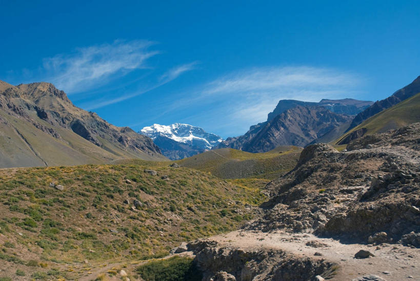 无人,横图,全景,室外,白天,旅游,度假,美景,山,山脉,雪,植物,日光,阿根廷,地形,景观,山顶,田地,风景,自然,夏天,景色,南美,安静,放松,摄影,宁静,自然风光,万里无云,阿空加瓜山,安地斯山脉,门多萨,门多萨省,自然地理,岩石,彩图,旅行,阿空加瓜省立公园