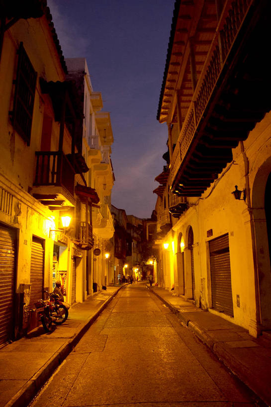 竖图,俯视,航拍,室外,夜晚,旅游,城市,建筑,街道,哥伦比亚,光,首都,地标建筑,摄影,照明设备,鸟瞰,波哥大,彩图,高角度拍摄