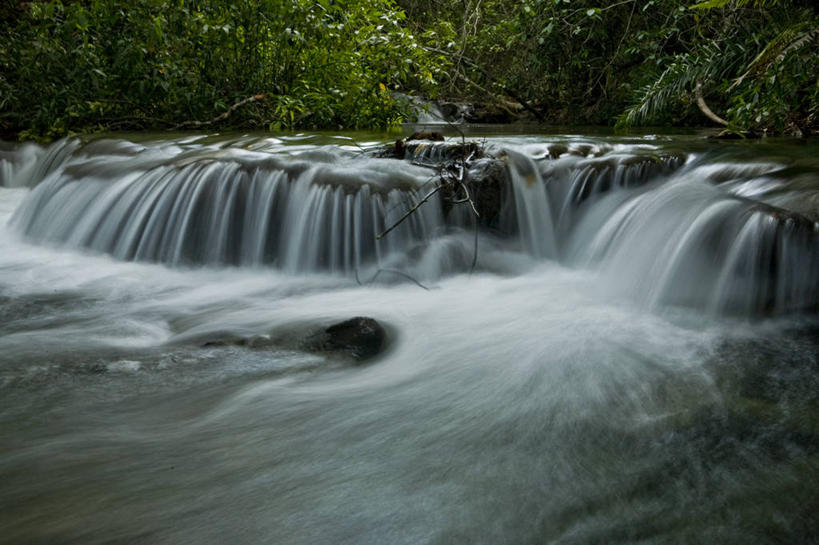 无人,横图,室外,白天,河流,美景,瀑布,森林,水,巴西,景观,流水,自来水,树,自然,景色,南美,摄影,宁静,迅速,环境,南美洲,拉丁美洲,清新,自然风光,美洲,巴西联邦共和国,亚美利加洲,南亚美利加洲,南马托格罗索,南马托格罗索州,潮汐,岩石,彩图