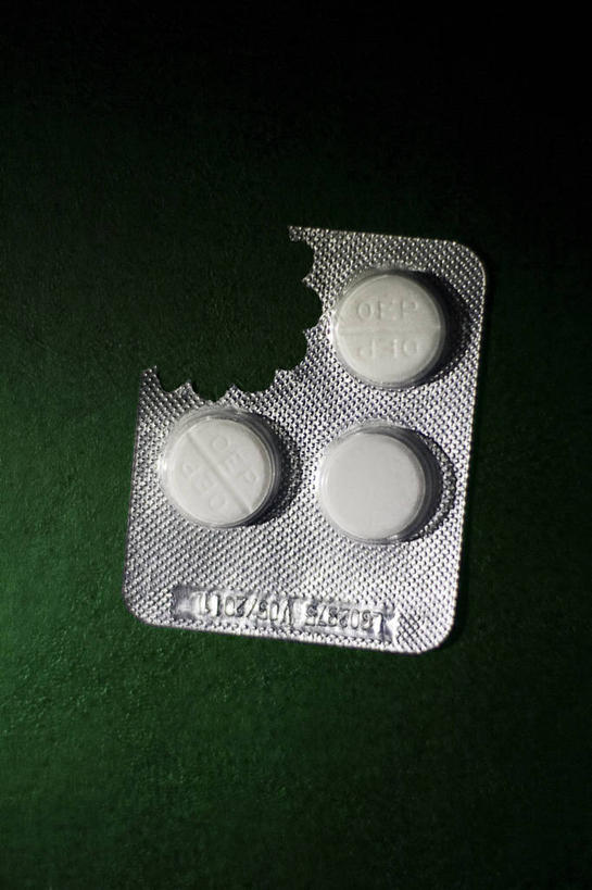 无人,竖图,俯视,室内,特写,咬,绿色背景,塑料,药盒,盒子,一个,绿色,包装盒,容器,塑料制品,摄影,单个,储藏,咬着,储存,恢复,想法,彩图,高角度拍摄,影棚拍摄,吸塑包装盒,贮存,减轻