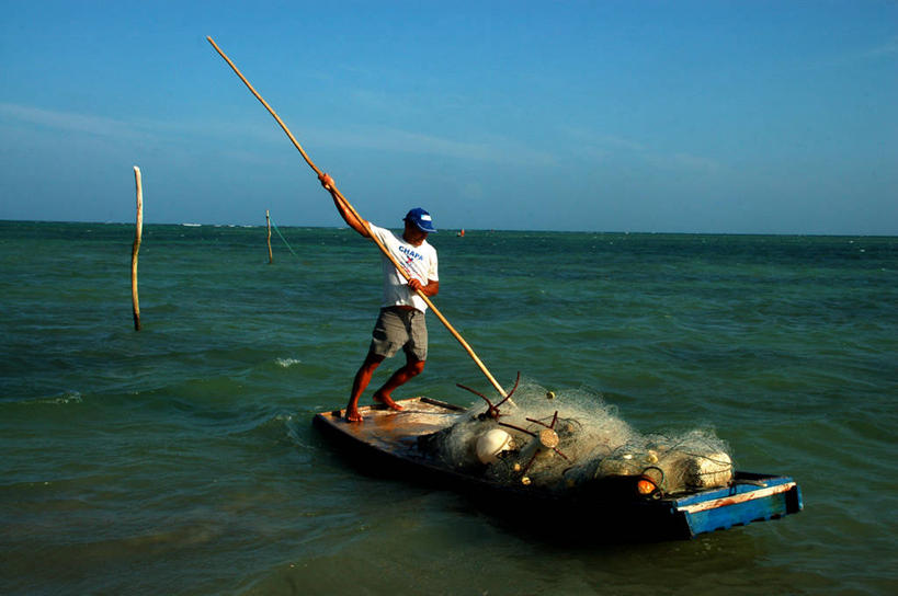 一个人,渔夫,站,横图,室外,白天,旅游,度假,渔业,海洋,美景,水,船,巴西,朦胧,模糊,地平线,地形,景观,水平线,拿着,注视,休闲装,娱乐,衣服,自然,观察,看,享受,休闲,景色,南美,放松,运输,摄影,渔网,观看,环境,察看,专心,关注,自然风光,户外活动,阿拉戈斯,马塞约,技能,海滩,彩图,钓鱼,旅行