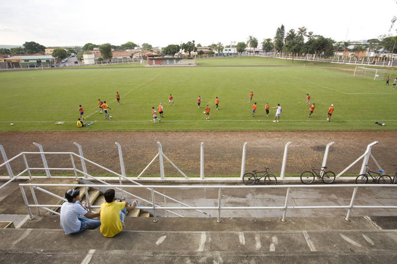 人群,足球场,体育馆,运动场,坐,横图,俯视,室外,白天,运动,自行车,巴西,许多人,训练,体育场,看,一群人,南美,放松,活力,摄影,享乐,练习,运动馆,圣保罗,圣保罗州,足球运动,彩图,高角度拍摄