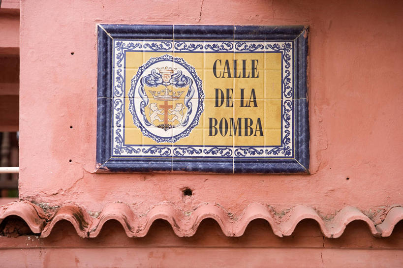 无人,横图,室外,白天,通讯,哥伦比亚,吊挂,悬挂,标志,符号,文字,墙,挂,南美,摄影,英文字母,消息,身份,卡塔赫纳,想法,彩图