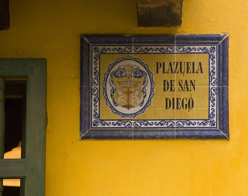 无人,横图,室外,白天,通讯,哥伦比亚,吊挂,悬挂,标志,符号,文字,墙,挂,黄色,南美,摄影,英文字母,消息,身份,卡塔赫纳,想法,彩图