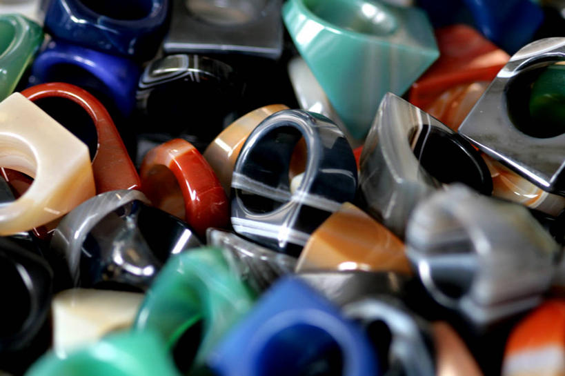 无人,横图,特写,许多,丰富,光线,光芒,很多,纪念品,戒指,工艺品,摄影,堆,宝石,手艺,巴西文化,彩图