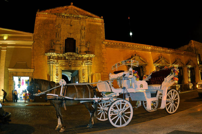 横图,室外,夜晚,旅游,夜生活,城市,建筑,街道,马,墨西哥,古城,摄影,照亮,拉丁美洲,彩图