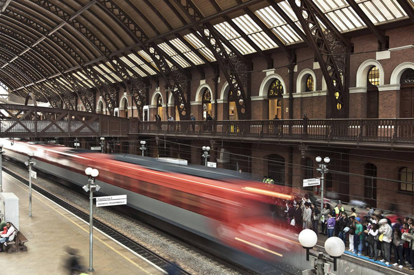 火车站,横图,室内,白天,运动模糊,旅途,天花板,城市,建筑,车站,乘客,朦胧,模糊,拱门,站台,公共交通,许多人,月台,一群人,运输,摄影,迅速,客车,19世纪,彩图,铁路车站,铁路站