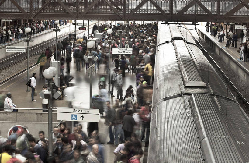火车站,横图,俯视,室内,白天,运动模糊,旅途,城市,火车,车站,巴西,站台,公共交通,许多人,月台,一群人,运输,摄影,迅速,上车,群众,圣保罗,步行,彩图,高角度拍摄,铁路车站,铁路站