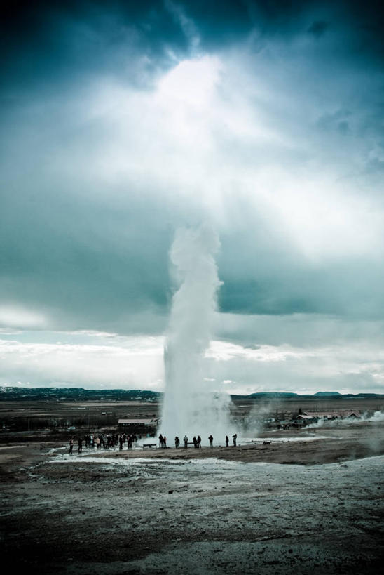 竖图,室外,白天,旅游,度假,美景,多云,景观,流水,娱乐,自然,享受,休闲,景色,放松,探索,摄影,自然风光,爆发,间歇泉,彩图,史托克间歇泉