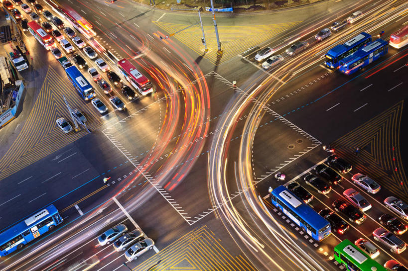 无人,横图,俯视,室外,夜晚,城市,汽车,首尔,韩国,弯曲,巴士,路口,交通,首都,运输,摄影,迅速,照亮,彩图,高角度拍摄