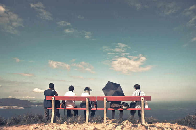 坐,横图,室外,白天,香港,五个人,长椅,水平线,云,背面,天空,自然,放松,摄影,享乐,彩图