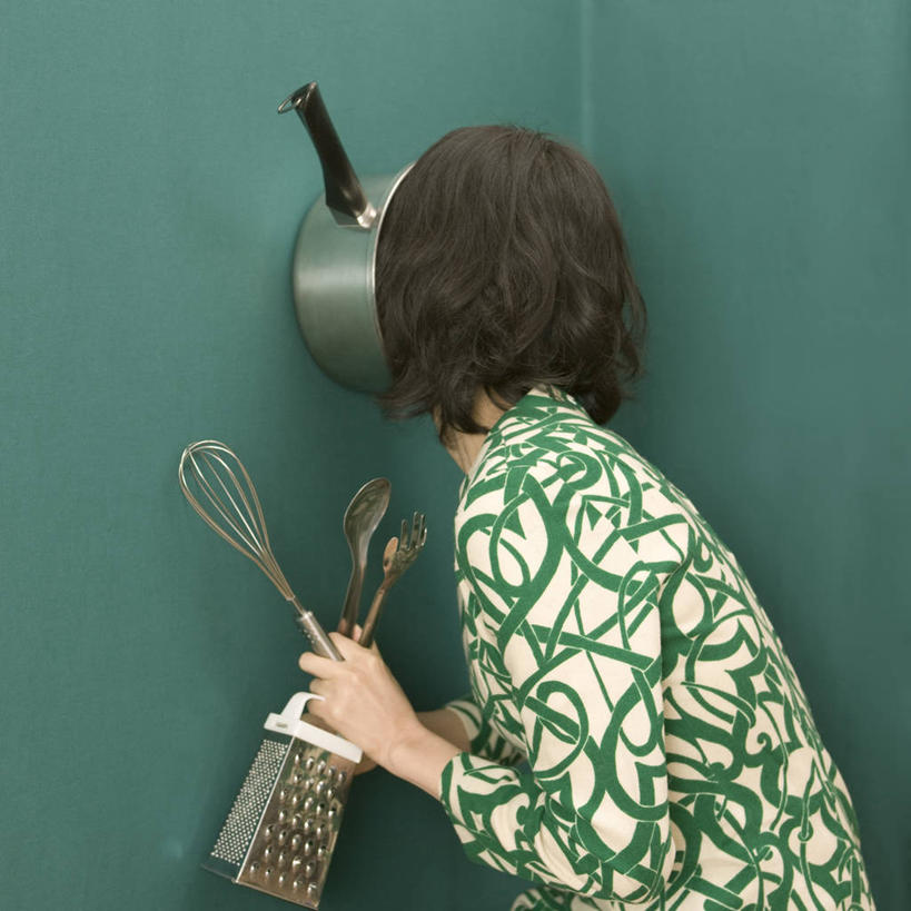 东方人,成年人,中年人,一个人,站,方图,室内,侧面,日本,亚洲,仅一个女性,仅一个人,墙,拿着,休闲装,黄种人,绿色,打蛋器,仅一个中年女性,日本人,摄影,乳酪磨碎器,想法,女人,女性,中年女性,亚洲人,半身,彩图