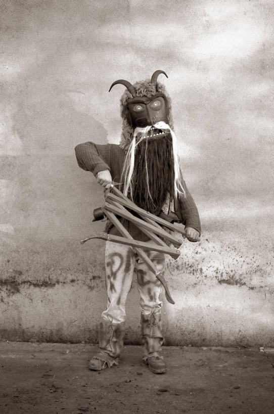 儿童,一个人,站,竖图,阶调图片,室外,白天,民族服装,纯洁,西班牙,狂欢节,服装,古典,拿着,文化,传统,衣服,可爱,童年,童趣,摄影,服饰,古装,童真,烂漫,无邪,韵味,天真,危险,休闲活动,彩图,传统服装,民俗服,传统文化,萨莫拉,传统节日