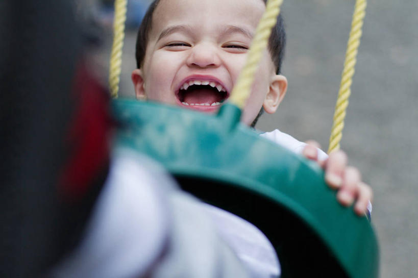 西方人,婴儿,儿童,一个人,微笑,横图,室外,特写,白天,快乐,纯洁,游乐场,欧洲,美国,欧洲人,仅一个人,摇摆,休闲装,小孩,荡秋千,张嘴,可爱,童年,摄影,活泼,宝宝,张大嘴巴,纯真,烂漫,无邪,华盛顿州,汤森德港,无忧无虑,伶俐,天真,白种人,孩子,张开嘴,闭着眼睛,彩图,幼儿,菲律宾人