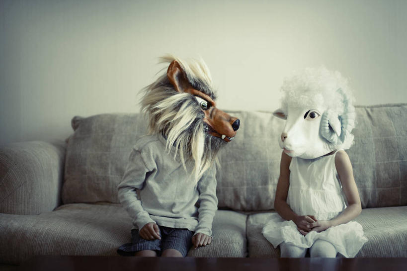 儿童,两个人,坐,横图,室内,民族服装,纯洁,沙发,狼,新西兰,服装,古典,文化,传统,衣服,可爱,童年,童趣,遮,遮掩,摄影,服饰,古装,起居室,掩盖,遮挡,想象,童真,烂漫,无邪,遮盖,掩饰,韵味,天真,男孩,女孩,绵羊,彩图,传统服装,民俗服,晕影