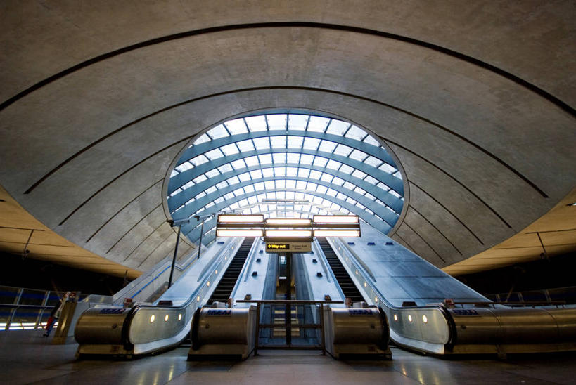 无人,横图,室外,技术,天花板,英国,电动扶梯,地铁站,首都,台阶,摄影,宁静,照亮,便利,彩图