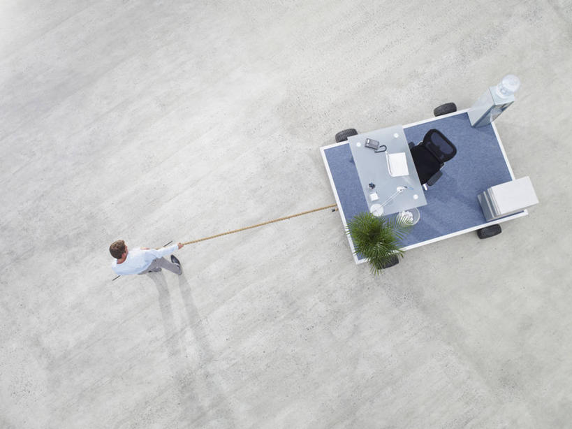 西方人,成年人,中年人,一个人,商务人士,商务男性,办公室,拉,横图,俯视,室外,白天,留白,衬衫,商务,通讯,笔记本电脑,技术,欧洲,南非,欧洲人,仅一个男性,仅一个人,仅一个中年男性,敲打,套装,首都,图像,输入,书桌,绳子,打字,摄影,点击,敲击,企业,公司,商务装,改变,工薪阶层,开普敦,搬迁,无线电技术,叛逆,按键,男人,男性,中年男性,白种人,白领,上班族,彩图,高角度拍摄,衬衣,电话会议