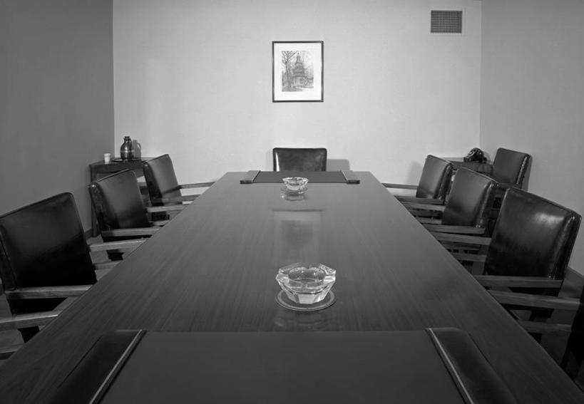 无人,会议室,横图,俯视,黑白,室内,白天,商务,桌子,椅子,纽约,美国,一排,整齐,古典,图像,排列,摄影,烟灰缸,办公椅,企业,公司,队列,纽约州,电话机,座机,高角度拍摄