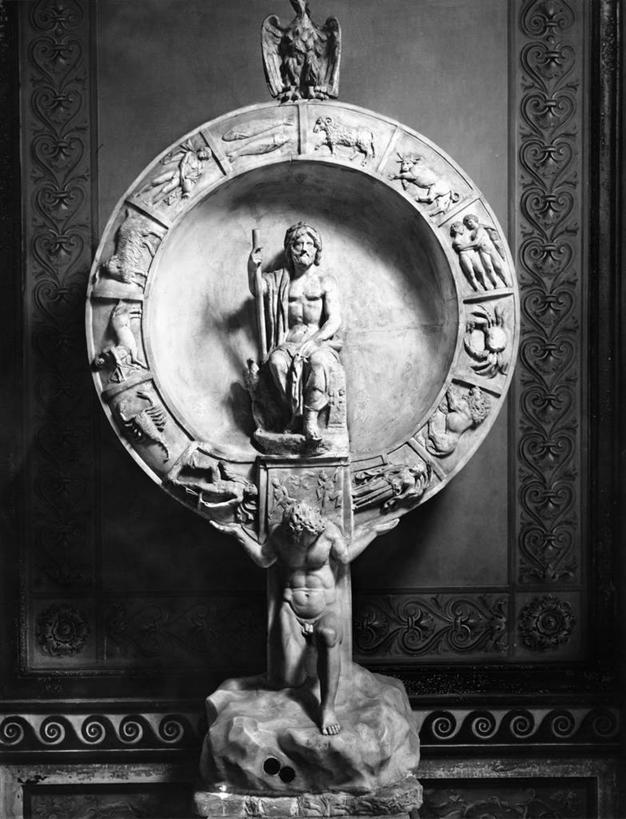 无人,竖图,黑白,室内,雕塑,神话,圆形,标志,符号,文艺复兴,标识,背着,摄影,传说,古典风格,丘比特,希腊神话,猎鹰,大力神,性别符号,稳定,美术工艺,浅浮雕,阿泊斯,男性符号,罗马神话