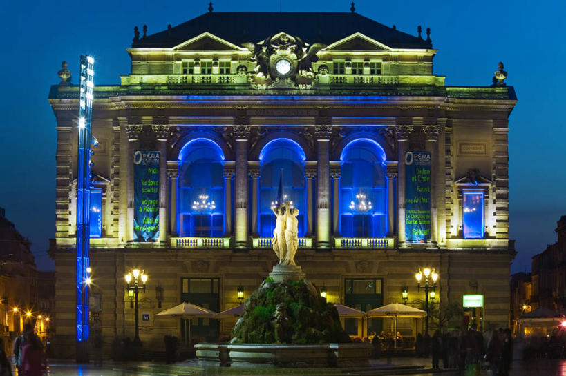 无人,横图,室外,夜晚,旅游,度假,城市,建筑,路灯,喷泉,雕塑,法国,欧洲,雕像,光,歌剧院,音乐,摄影,照亮,照明设备,西欧,地中海文化,法兰西,游戏厅,法国文化,法兰西共和国,拱廊,法兰西第五共和国,蒙彼利埃,埃罗,朗格多克.鲁西永,朗格多克.鲁西永大区,彩图,旅行