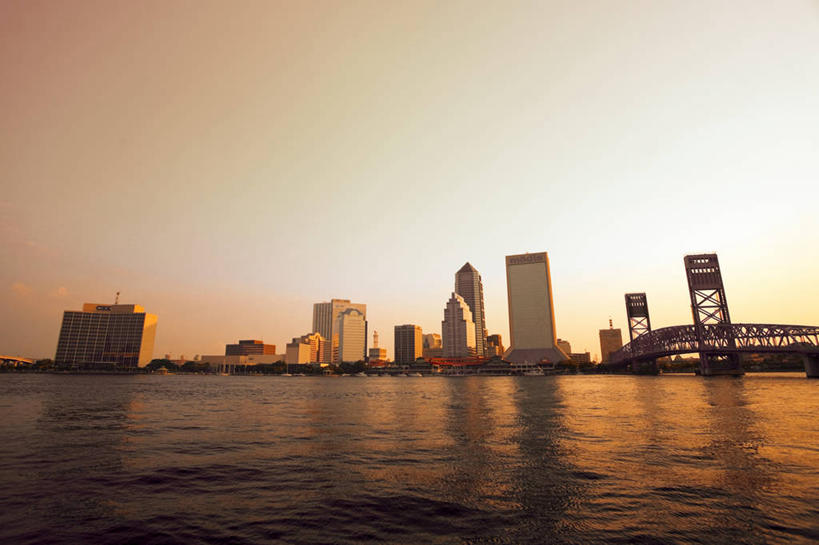 无人,码头,横图,室外,河流,日落,天际线,城市,港口,建筑,摩天大楼,美国,反射,桥,天空,黄昏,摄影,北美,北美洲,美洲,佛罗里达,佛罗里达州,杰克逊维尔,佛州,阳光州,北亚美利加洲,亚美利加洲,彩图,摆渡口,埠头,渡口,渡头,港湾,海港,货运码头,口岸,商港,美利坚合众国,圣约翰河