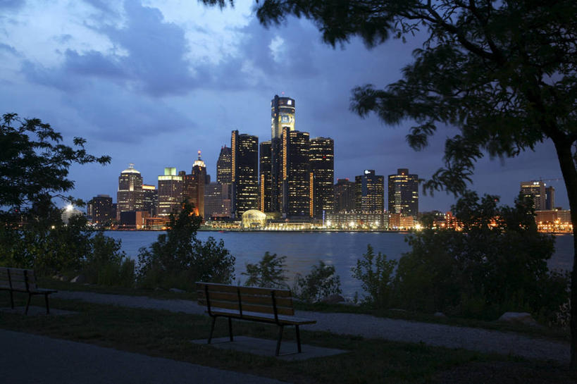 无人,码头,横图,室外,天际线,道路,港口,建筑,路,摩天大楼,美国,长椅,小路,交通,现代,黄昏,摄影,灌木,照亮,北美,北美洲,美洲,北亚美利加洲,亚美利加洲,密歇根,密歇根州,貂熊州,狼獾之州,狼獾州,底特律,彩图,旅行,摆渡口,埠头,渡口,渡头,港湾,海港,货运码头,口岸,商港,美利坚合众国,底特律文艺复兴中心