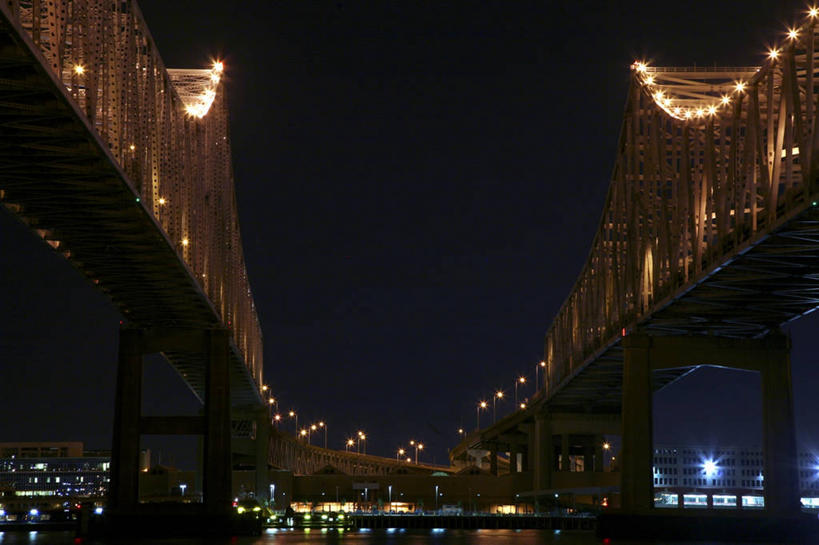 无人,横图,室外,夜晚,仰视,河流,城市,建筑,路灯,美国,桥,联系,摄影,照亮,路易斯安那州,密西西比河,彩图,低角度拍摄