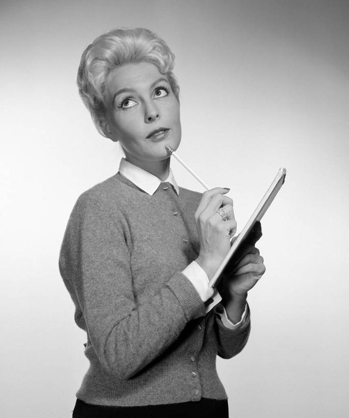 西方人,成年人,一个人,秘书,办公室,站,竖图,黑白,室内,白色背景,商务,欧洲,欧洲人,仅一个年轻女性,仅一个女性,仅一个人,办公用品,古典,拿着,休闲装,铅笔,向上看,思考,放松,摄影,写字板,接待员,年轻女性,女人,女性,白种人,年轻人,白领,半身,影棚拍摄