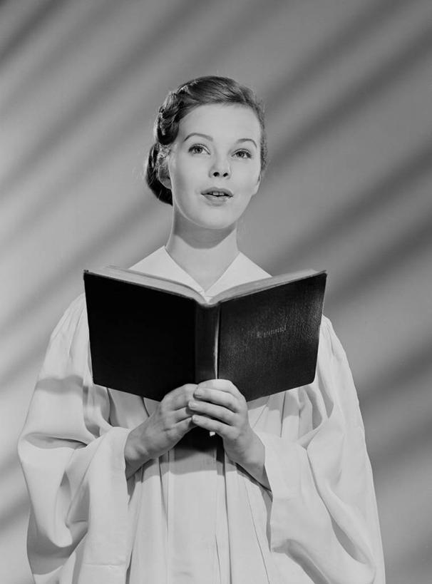 西方人,成年人,一个人,传教士,竖图,黑白,欧洲,欧洲人,仅一个年轻女性,仅一个女性,仅一个人,长袍,圣经,拿着,祈祷,读书,摄影,宗教,基督教,肖像,灵性,年轻女性,女人,女性,白种人,年轻人,半身,影棚拍摄,美人