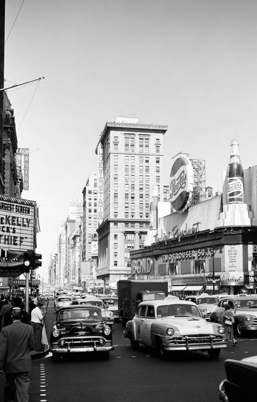 竖图,黑白,室外,白天,建筑,纽约,美国,行人,交通,地标建筑,摄影,曼哈顿时代广场
