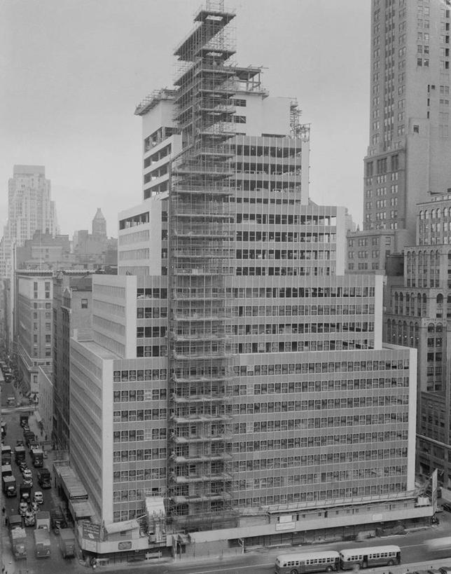 无人,竖图,黑白,室外,白天,城市,道路,建筑,街道,路,摩天大楼,公路,纽约,美国,曼哈顿,交通,脚手架,办公大楼,摄影,北美,北美洲,美洲,发展,纽约市,纽约州,帝国之州,帝国州,北亚美利加洲,亚美利加洲,繁荣,麦迪逊大道,马路,美利坚合众国,曼哈顿区,纽约县,曼哈顿岛