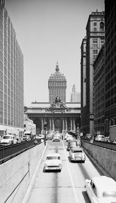 无人,竖图,俯视,黑白,室外,白天,城市,道路,建筑,街道,路,摩天大楼,公路,汽车,纽约,美国,柱子,曼哈顿,交通,古典,历史,中央车站,摄影,北美,北美洲,美洲,纽约市,纽约州,帝国之州,帝国州,北亚美利加洲,亚美利加洲,马路,高角度拍摄,公园大道,美利坚合众国,曼哈顿区,纽约县,曼哈顿岛