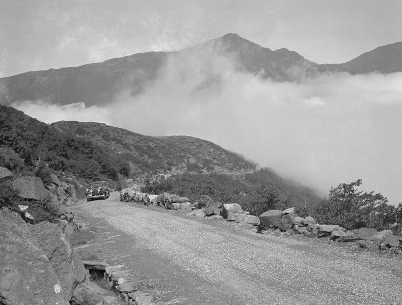 无人,横图,黑白,室外,白天,旅游,山,汽车,美国,地形,山路,云,运输,摄影,北美,北美洲,美洲,华盛顿州,新罕布什尔州,北亚美利加洲,亚美利加洲,新罕布什尔,新罕布夏州,花岗岩州,花冈岩之州,滑雪之州,新英格兰,白山山脉,纽英仑,旅行,美利坚合众国