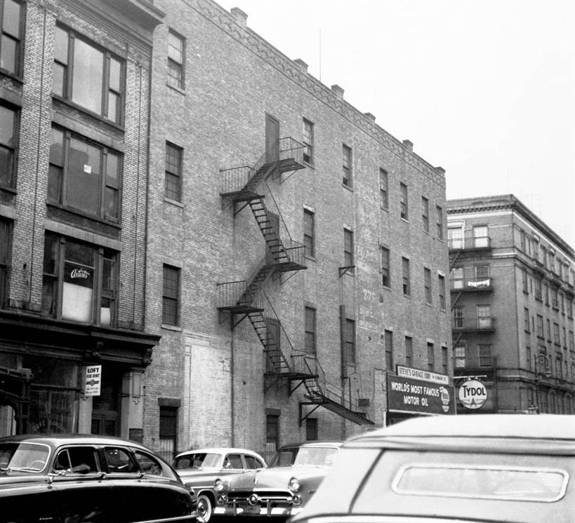 无人,商店,横图,黑白,室外,白天,仰视,窗户,城市,建筑,路,汽车,纽约,美国,曼哈顿,市场,交通,古典,天空,运输,摄影,保护,北美,北美洲,美洲,交通标志,纽约市,纽约州,帝国之州,帝国州,北亚美利加洲,亚美利加洲,援救,低角度拍摄,旅行,防火梯,下东城,美利坚合众国,曼哈顿区,纽约县,曼哈顿岛