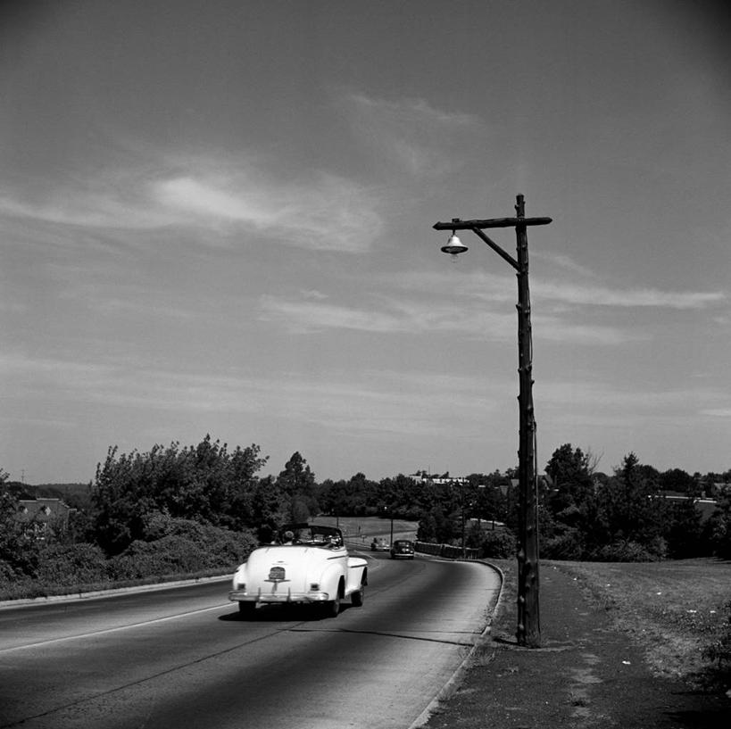 无人,横图,方图,黑白,室外,白天,旅途,路,路灯,美国,弯曲,地平线,云,辽阔,地面,树,天空,敞篷车,广阔,运输,摄影,一望无际,延伸,纽约州,天地相交,无边无际,一马平川