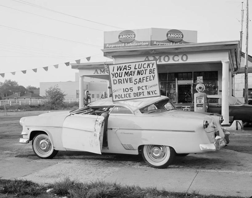 无人,横图,黑白,室外,白天,复古,汽车,运输,摄影,加油站,英文字母,停止,暂停,碎屑,停滞,失事,危险