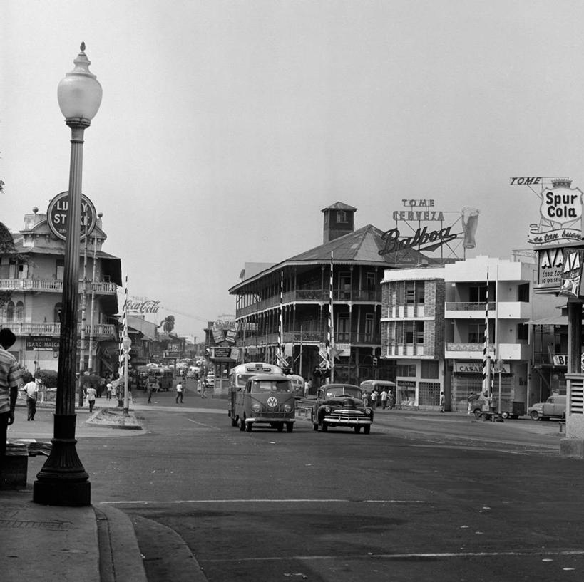 横图,方图,黑白,室外,白天,复古,建筑,街道,路灯,汽车,巴拿马,人行道,路口,运输,摄影,等,横越