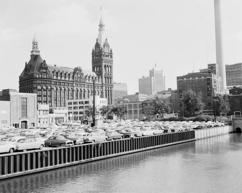 无人,横图,黑白,室外,白天,天际线,建筑,汽车,美国,历史,运输,摄影,北美,政府大楼,北美洲,市政厅,美洲,威斯康辛州,北亚美利加洲,亚美利加洲,威斯康星,威斯康星州,威斯康辛,权皮之州,獾穴之州,美洲獾之州,獾州,奶制品之州,密尔沃基,美利坚合众国