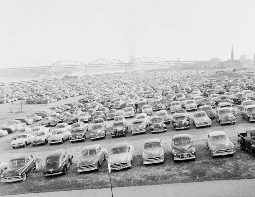 无人,停车场,横图,俯视,黑白,室外,白天,建筑,汽车,美国,一排,整齐,联系,历史,排列,运输,摄影,队列,密西西比河,高角度拍摄