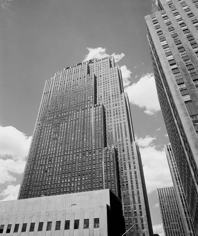 无人,竖图,黑白,室外,白天,仰视,城市,建筑,摩天大楼,纽约,美国,云,曼哈顿,历史,地标建筑,摄影,北美,北美洲,美洲,纽约市,纽约州,帝国之州,帝国州,北亚美利加洲,亚美利加洲,洛克菲勒中心,低角度拍摄,美利坚合众国,曼哈顿区,纽约县,曼哈顿岛