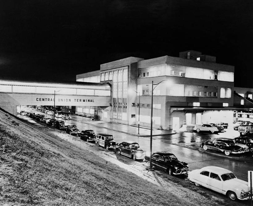 无人,横图,黑白,室外,夜晚,山,建筑,路,路灯,车站,汽车,美国,古典,办公大楼,运输,摄影,照亮,俄亥俄州,托莱多