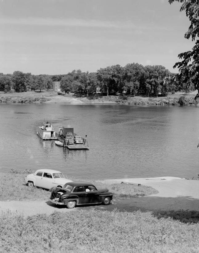 无人,竖图,俯视,黑白,室外,白天,河流,汽车,美国,河岸,古典,联系,草,树,运输,摄影,停止,渡轮,暂停,停滞,俄亥俄州,俄亥俄河,高角度拍摄