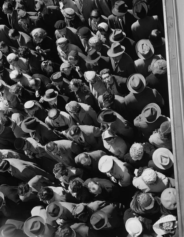 竖图,俯视,黑白,室外,白天,街道,帽子,纽约,美国,复活节,庆祝,人行道,许多人,一群人,摄影,游行,群众,第五大道,步行,高角度拍摄