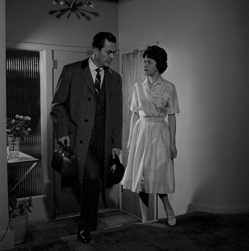 西方人,成年人,中年人,老年人,两个人,家庭,竖图,方图,黑白,室内,讨论,欧洲,纽约,美国,欧洲人,生气,温暖,温馨,一家人,摄影,和睦,异性恋,老年男性,老年女性,白种人,说话,争论,融洽